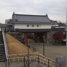 実際にくぐることができる山手御門