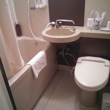 トイレは少し狭い