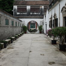 入り口からは想像できない広さ