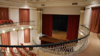 歴史を感じる劇場