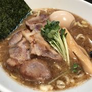 濃厚そうな見た目と違って柔らかなラーメン