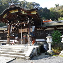 神社の拝殿と本殿