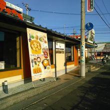 北側にはイエローハットがあります