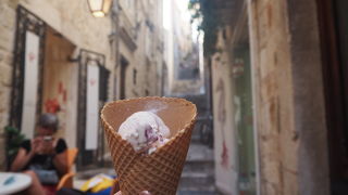 冷たいアイスで休憩！