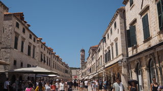 旧市街のメインストリート