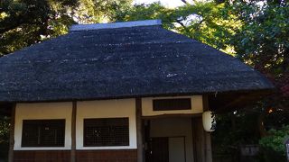 名前の由来の面白い建物です