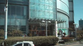 釜山で一番の繁華街・南浦洞にあるランドマーク的な複合型百貨店です。