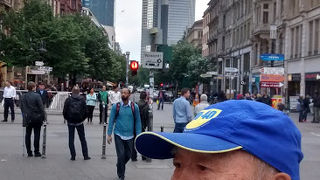 浮浪者みたいな人も多い