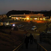 砂丘から見た駐車場風景