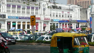 明るく近代的な地区で、猥雑な旧市街とは別世界です！