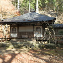 　重要文化財の開山堂です。
