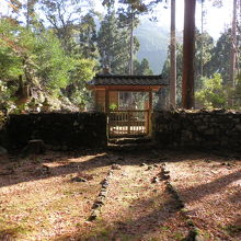 明恵上人の墓所、「明恵上人御廟」です。