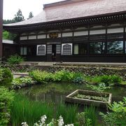 雲蝶の彫刻は素晴らしいです。