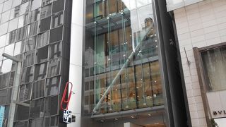 新しい伊東屋のビルの９階に入っています