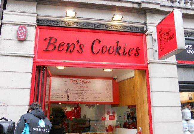 イギリスでは有名なクッキーのお店です☆