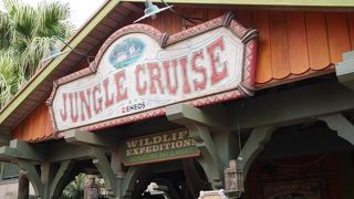 月曜平日１０：１５頃だと１５分待ちでした