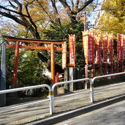 開成学園の裏手の小さな神社