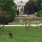 スフォルツェスコ城の裏側にある公園