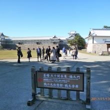 ただの広大な広場でした。