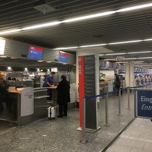 イメージと違った免税荷物のチェックイン受付場所