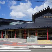 石川県輪島漆芸美術館と並ぶ輪島塗の殿堂といった施設
