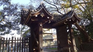 東北に位置している門。