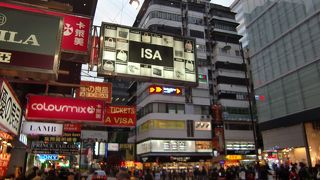 チムサーチョイ駅からすぐ