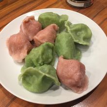 セロリ水餃子と桃肌水餃子