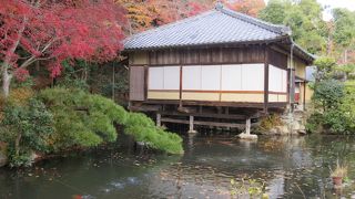 美しい浮堂の茶室