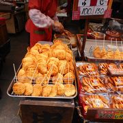 老舗のせんべいの店　焼き立てが食べられる