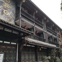 お寺のような外観