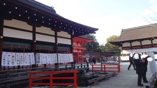 川の上に建物があるので「橋殿」