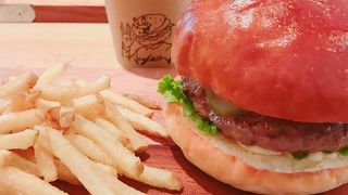 肉汁ジューシーなバーガー