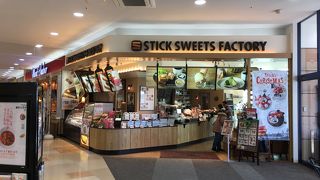 正面入り口、店内でランチも