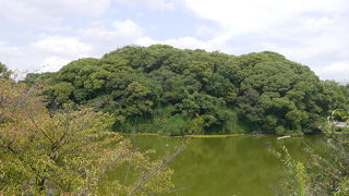 古墳説と非古墳説