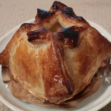 丸ごとリンゴのアップルパイ