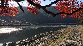 紅葉の時期は朝早めに行かないと駐車場難民になります。