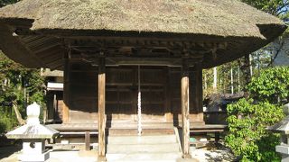 松島円通院前にある茅葺の堂