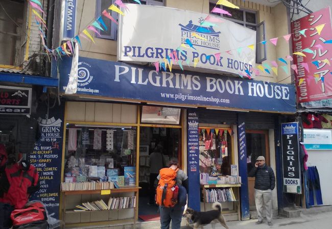 ネパールで一番？の本屋