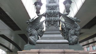 青銅製の麒麟像には西洋を感じます。