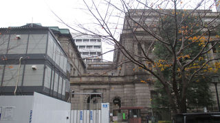 ２０１７年１１月現在、本館は免震化工事中