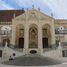 『ラテン回廊』のある建物