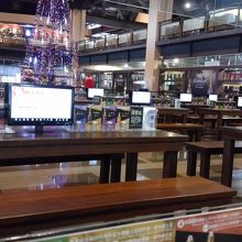 試飲コーナー　平日＋雨天＋昼前＝閑散