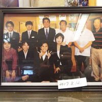 フロントにかけてあった安倍総理との写真