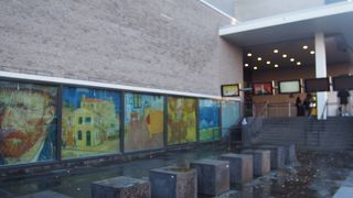 大胆な画風、色彩