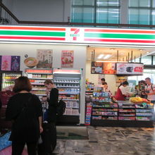 セブンイレブンもあります