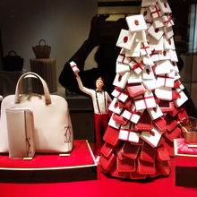 カルティエの店舗のショーウィンドー