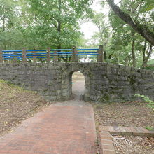 ドイツ橋を模している