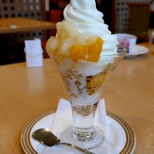 パフェも珍しく食べた