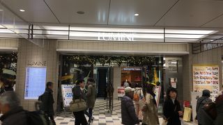 相変わらず人が多い